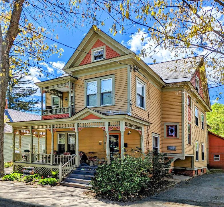 Shelburne House | Blooming Inn Shelburne Falls