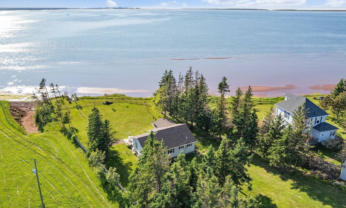 Blooming Point Cottage | Blooming Point Beauty on Tracadie Bay. Family & dog-friendly waterfront cottage!