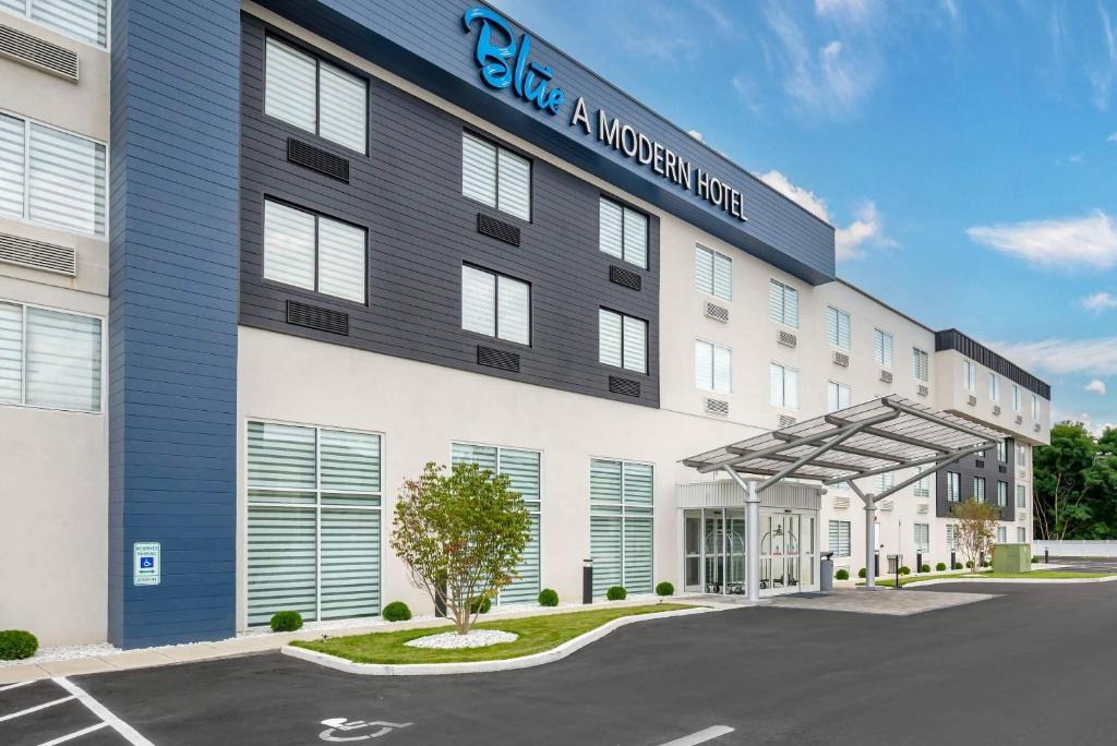 West Springfield Hotel | Blue A Modern Hotel, an Ascend Collection Hotel