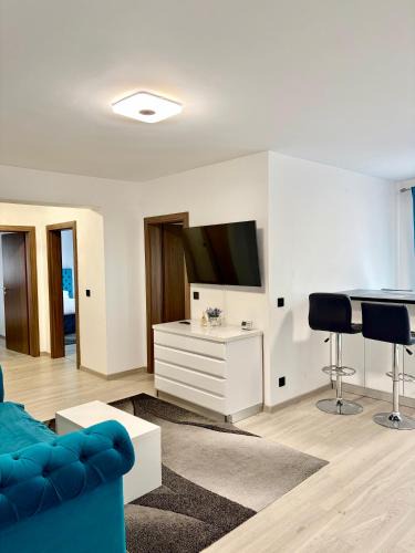 Bistrita Apartment | Blue Apartment with Free Parking&Self Check-in