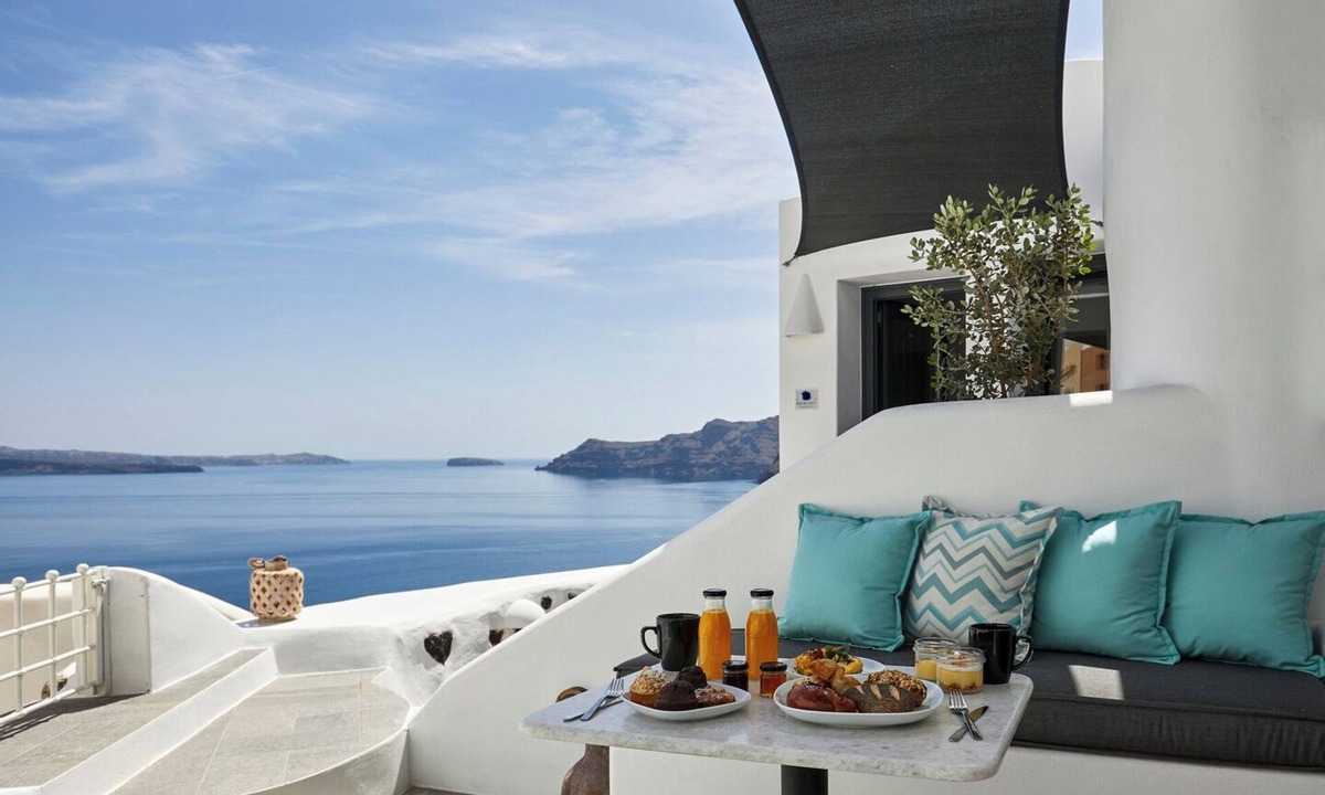 Oia Villa | Blue Art Caves