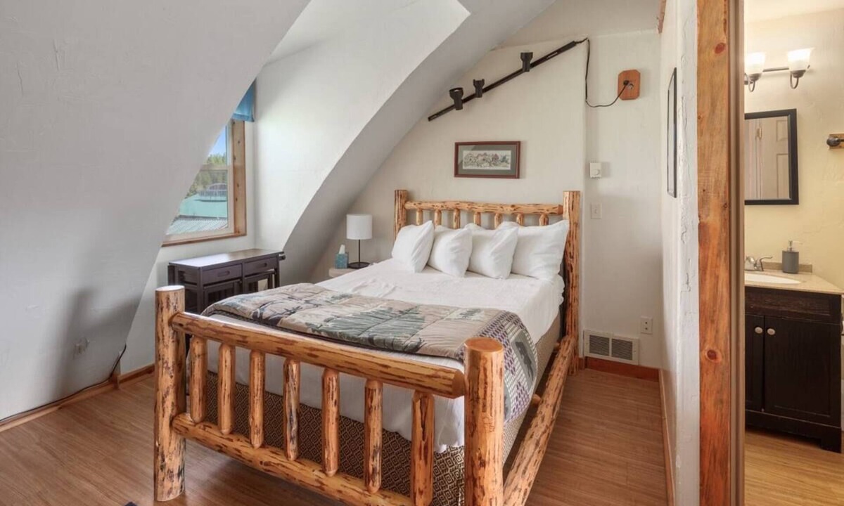 Coram Apartment | Blue Bird Mini Studio! 6 miles to Glacier National Park
