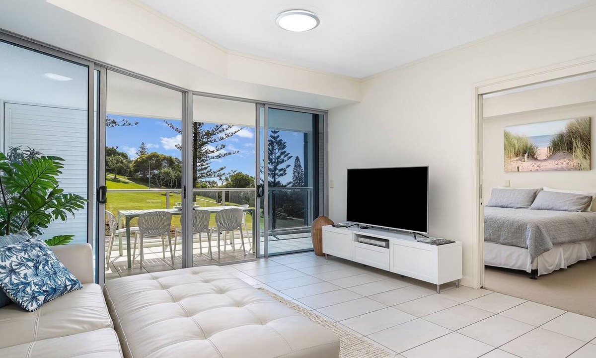 Coolangatta Apartment | Blue C 401 - Beachfront Coolangatta - Min. 3 night stays!