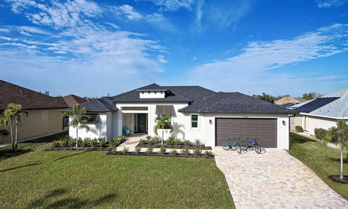 South Gulf Cove House | Blue Crush | Canal View | Seawall | 2 Masters | Hot Tub | Boat Dock