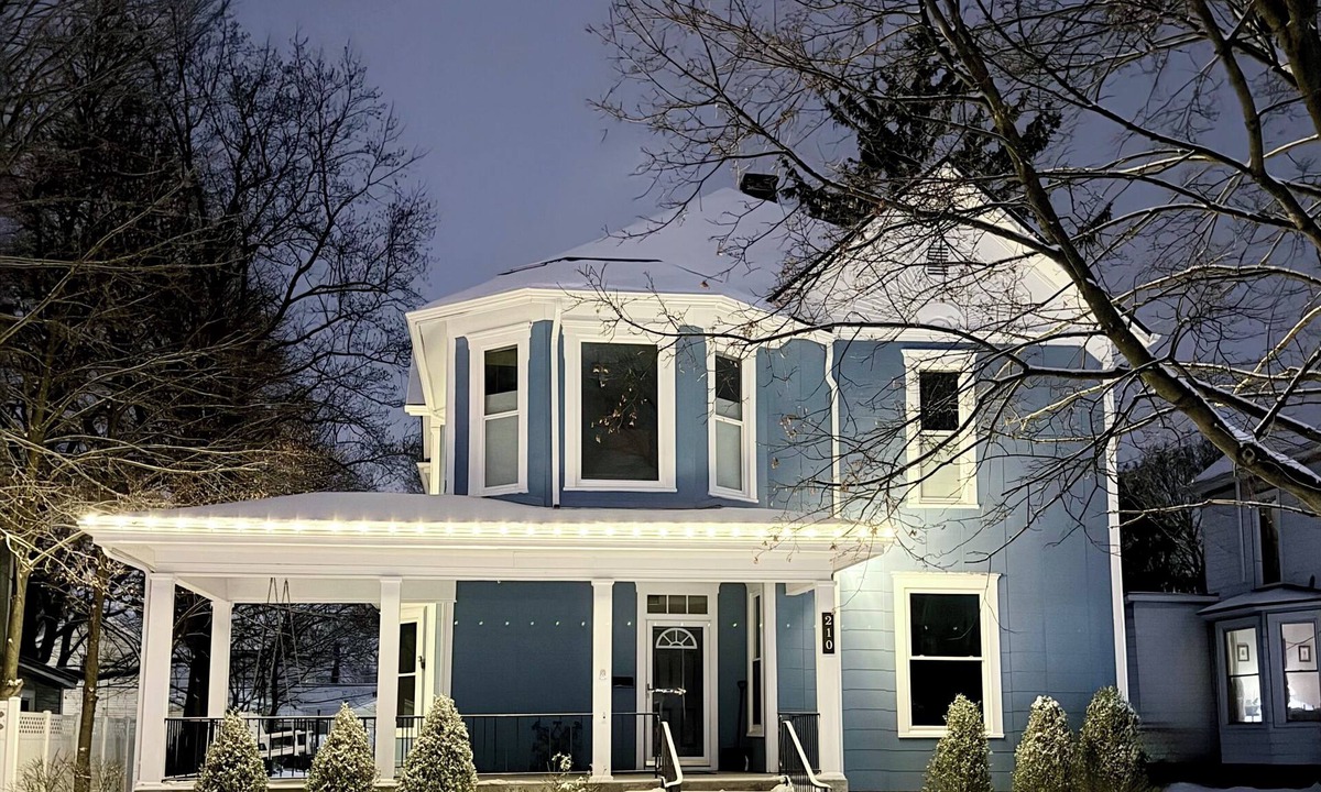 Bluffton House | Blue Haven on Wiley, Steps to Downtown, Sleeps 10