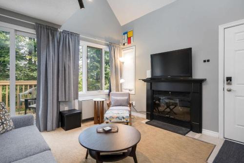 Craigleith House | Blue Haven Ski-In-Out Pool Hot Tub Shuttle