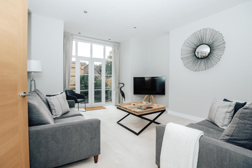 Henley-on-Thames Apartment | Blue Heron - 2 Bedroom Apt with 2 parking spaces
