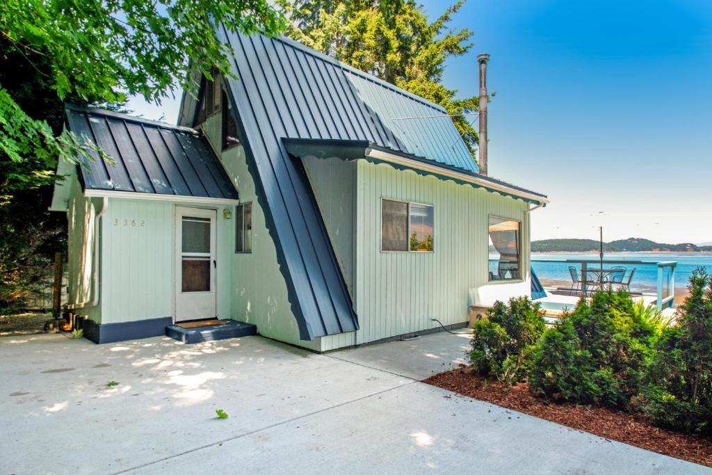Oak Harbor House | Blue Heron Cottage
