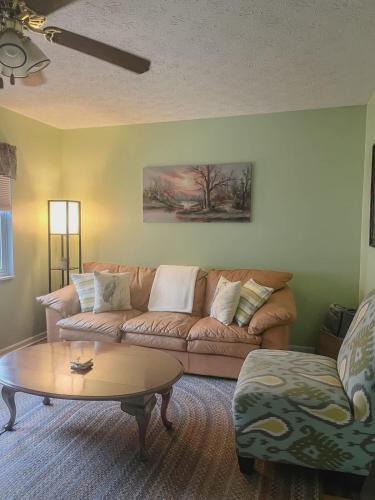 Logan House | Blue Heron Cottage with Game Room, Deck & Hot Tub
