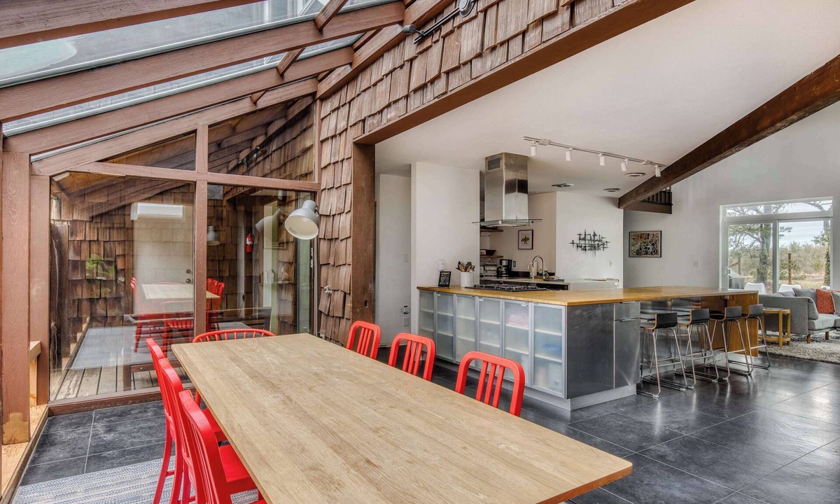 Surf Pines House | Blue Heron: Modern Retreat, Hot Tub, Chef Kitchen