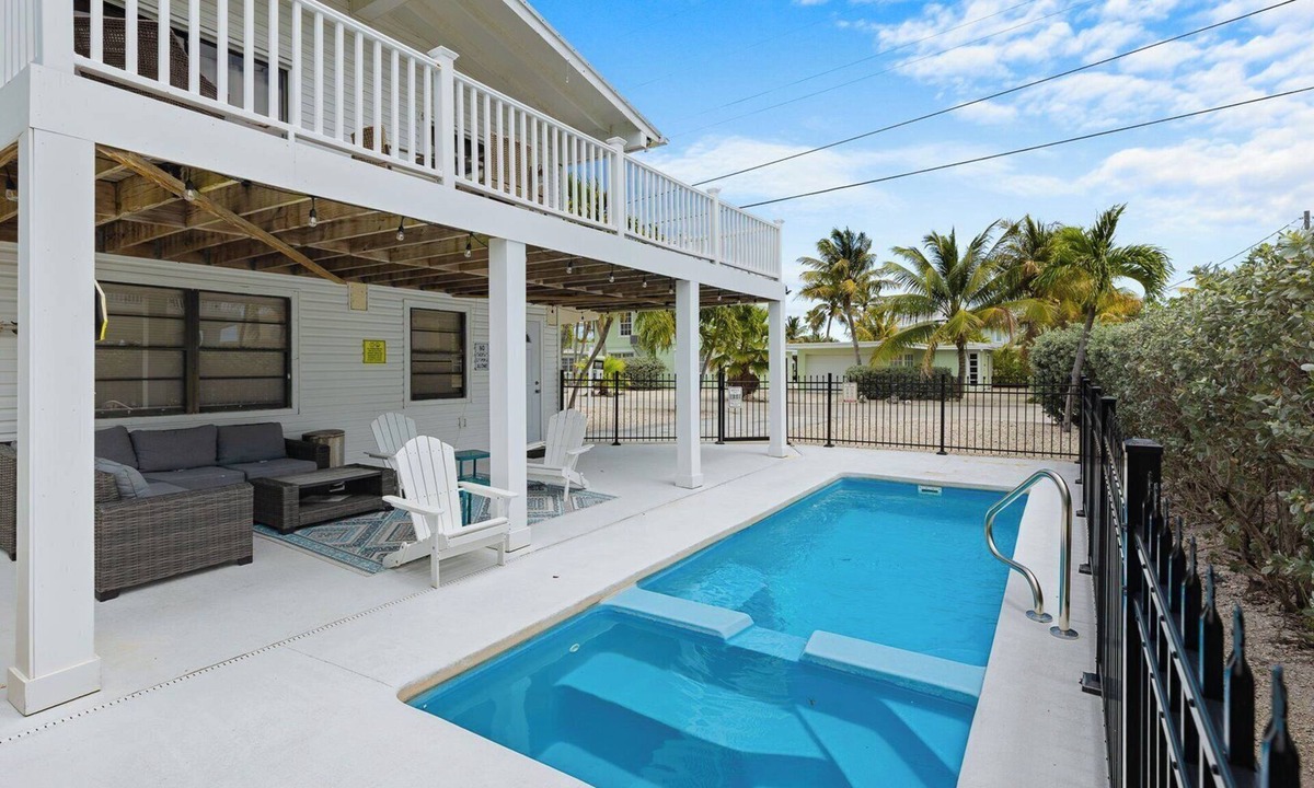 Little Venice House | Blue Lagoon 2bed/2bath with private pool - no dockage