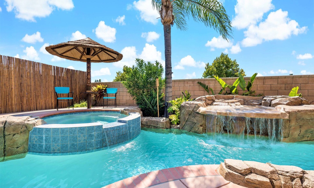Temecula House | Blue Lagoon Oasis - Pool - Firepit - Close to Wineries - Golf - Wedding venues