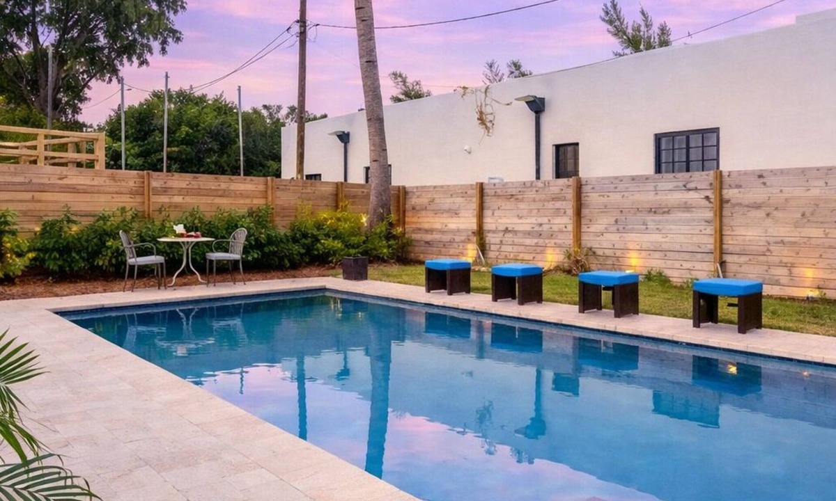 Old Northwood House | Blue Lagoon - Pool, Mins to DT + Beaches