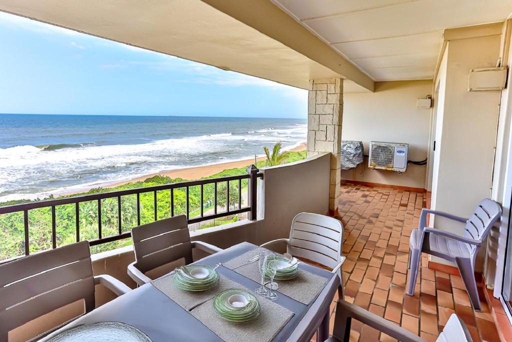 Westbrook Apartment | Blue Largo 27