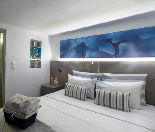 Kalathos Apartment | Blue line