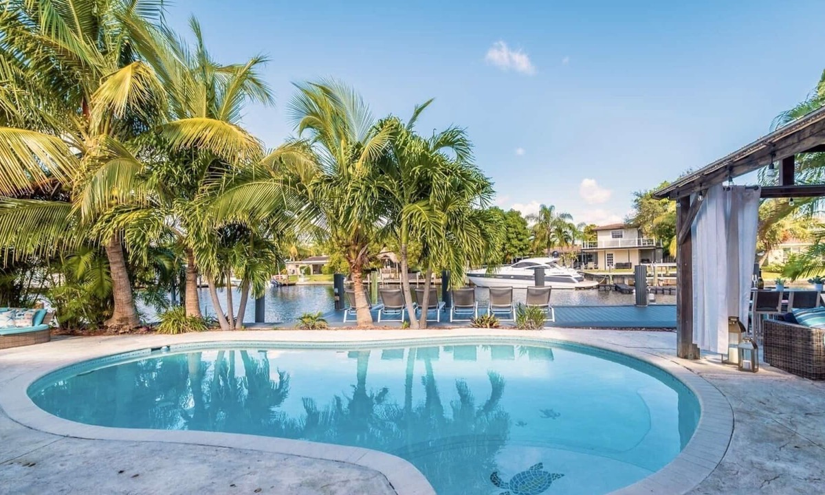 Cypress Point House | Blue Marlin - WATERFRONT Family-Style resort+1mi Beach+private HTD POOL/SPA