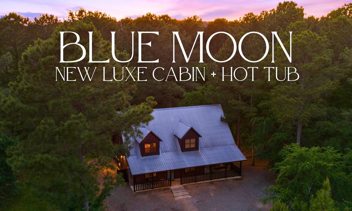 Hochatown Cabin | Blue Moon Cabin | Pet-Friendly Four-King Retreat