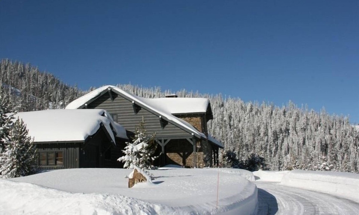 Big Sky House | Blue Moon Slopeside Location! Direct Access to Iron Horse, Wrap around porch!
