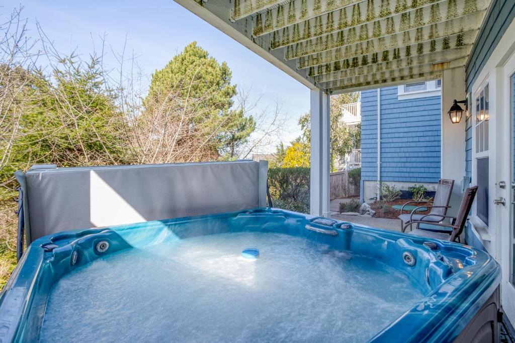 Roads End House | Blue Pacific