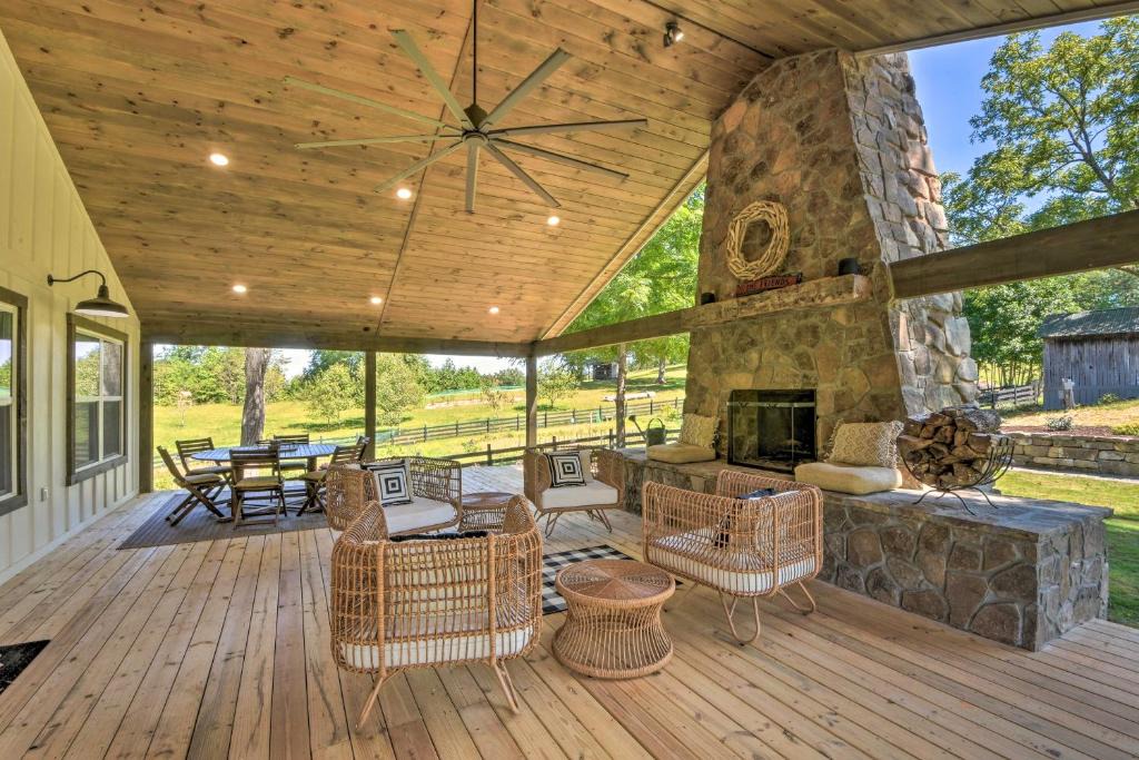 Blue Ridge House | Blue Ridge Cottage: Modern Solace in the Mountains