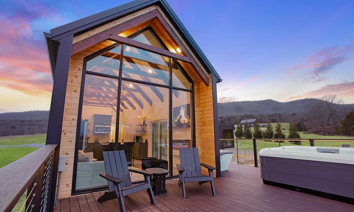 Shenandoah Cabin | Blue Ridge Mini Lux Retreat 2 with Hot Tub, Sauna, & Cold Plunge!