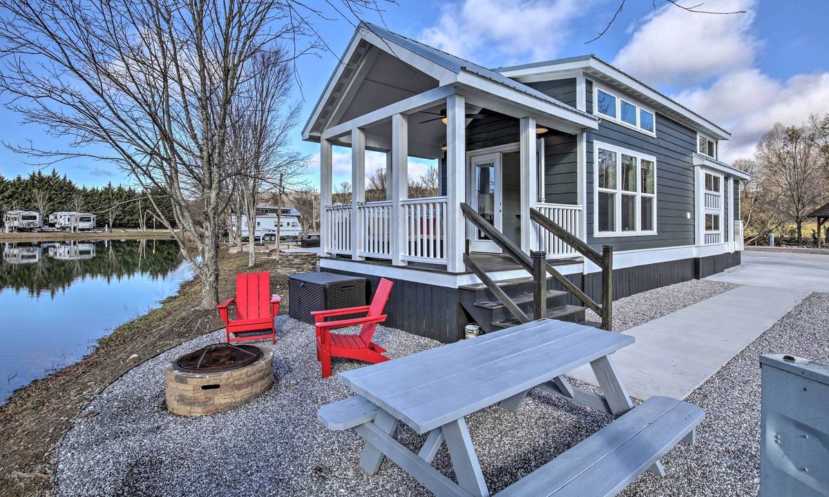 Morganton House | Blue Ridge Mountain Escape: Waterfront Tiny House!