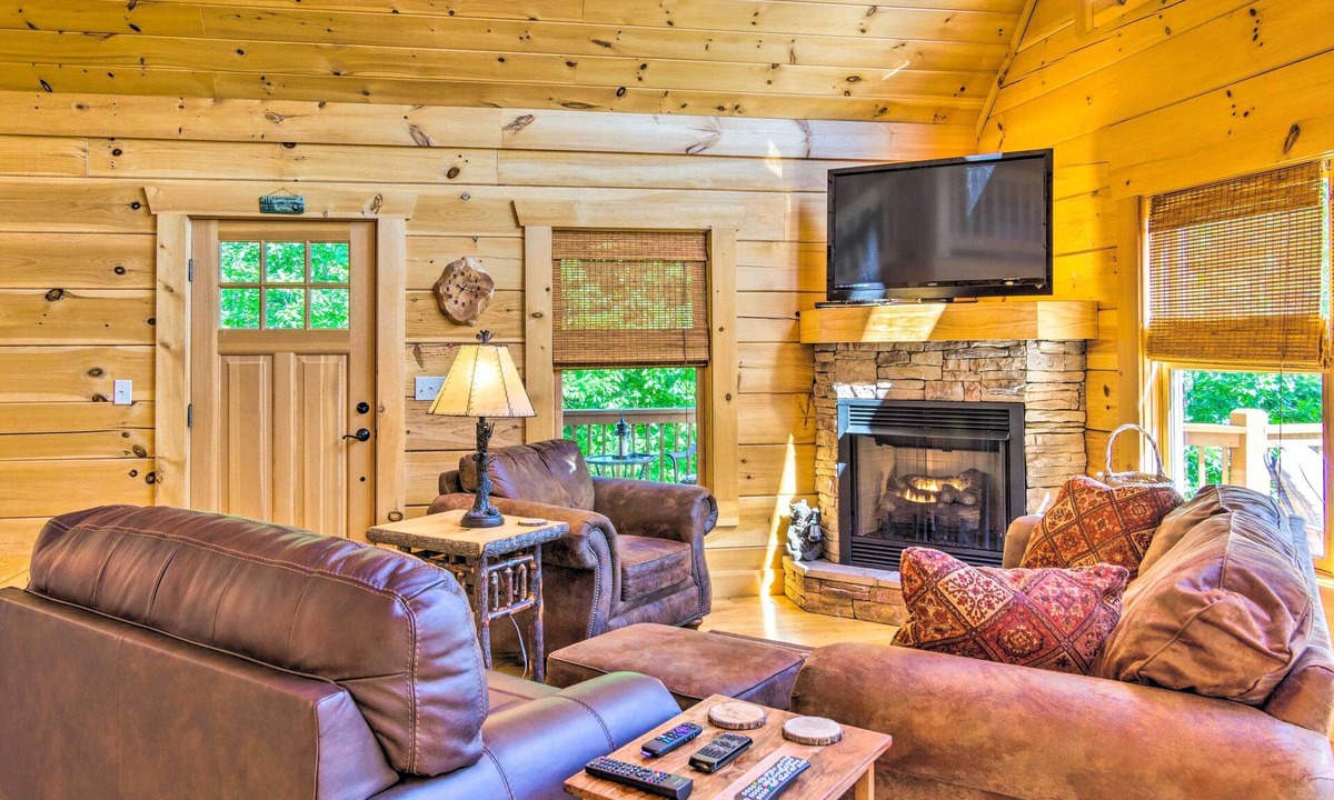 Vein Mountain Cabin | Blue Ridge Mountain Gem w/Deck & Community Perks