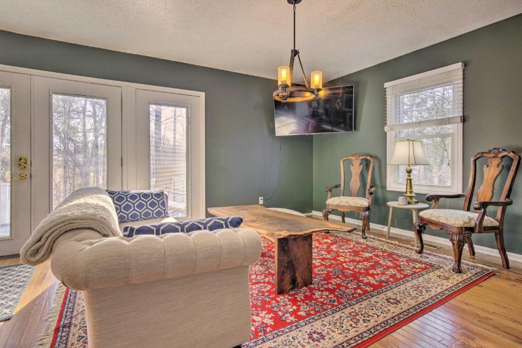 Mill Spring House | Blue Ridge Retreat w/Mountain Views & Deck