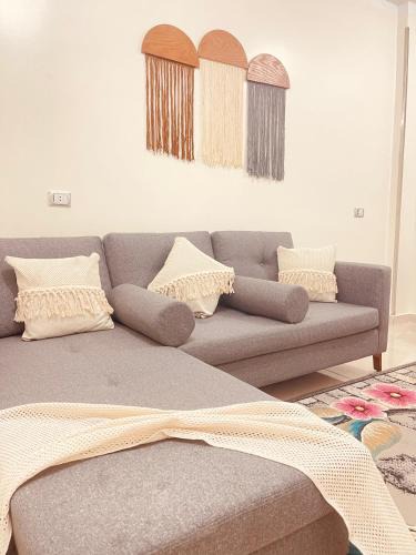 Abu Simbel Apartment | Blue rose