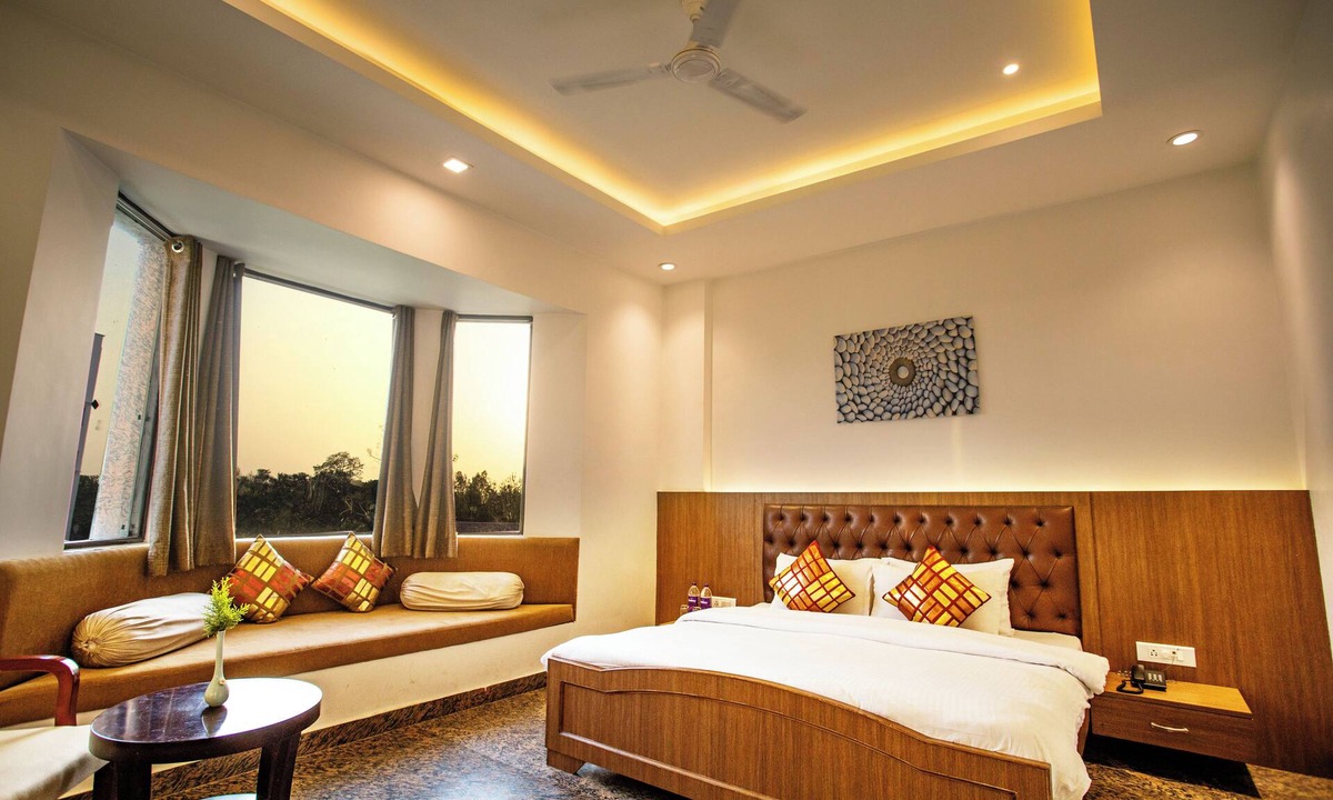 Kanda Range Hotel | Blue Sapphire