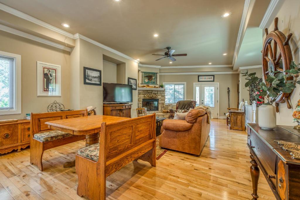 Cedar Glen House | Blue Spruce