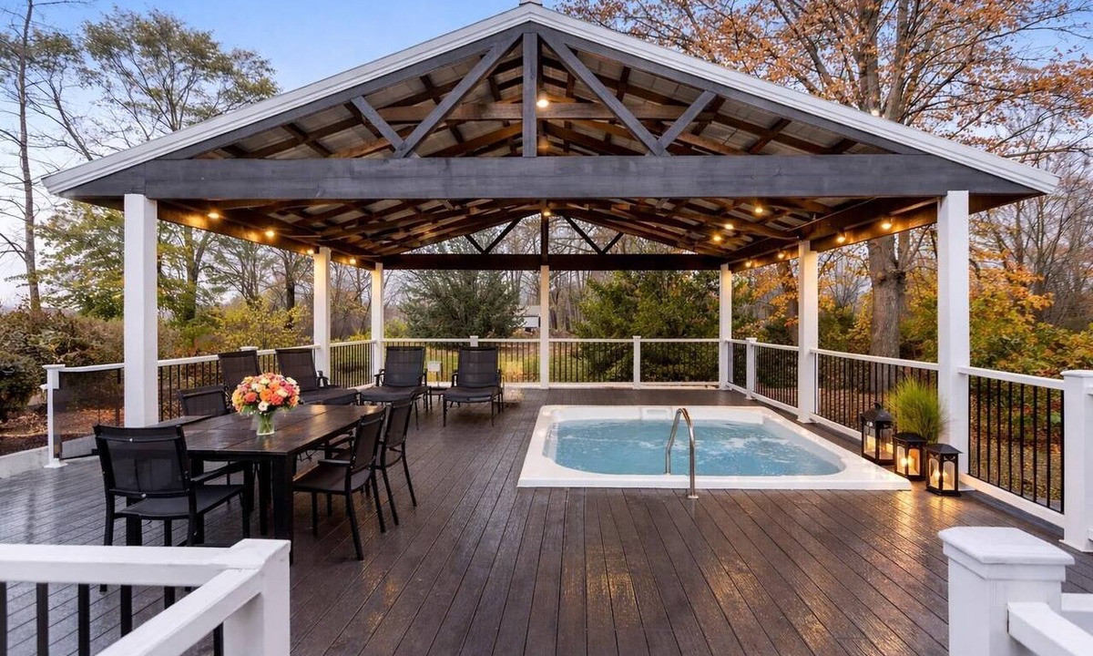 Douglas Hotel | Blue Star #9 Location, Location 12 person hot tub!