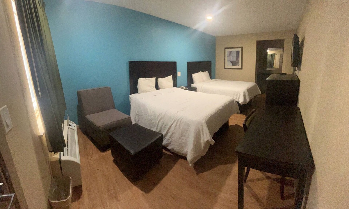 Lafayette Hotel | Blue Star Inn