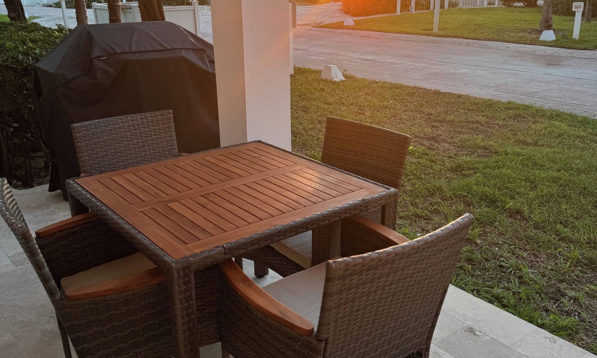 Bailey Town Apartment | Blue sunset Bimini apartment and opcional Polaris rental