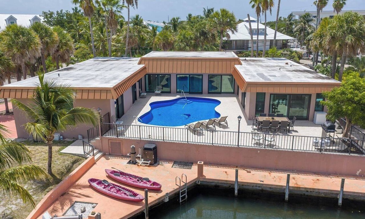 Marathon House | Blue Water is Calling! 5bedroom 3bath with large pool and 150 ft of dockage 2 kayaks included