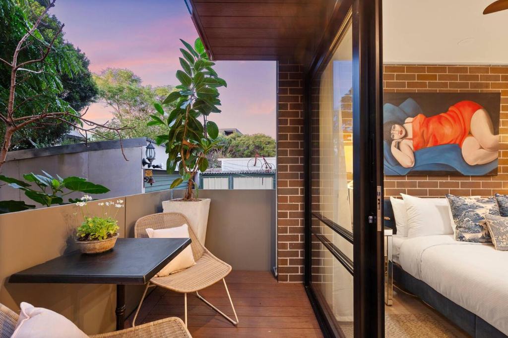 Petersham Apartment | Blue Willow - Cosy Hideaway with Everyday Comfort