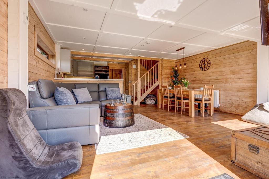 Wallingford House | Bluebell Lodge