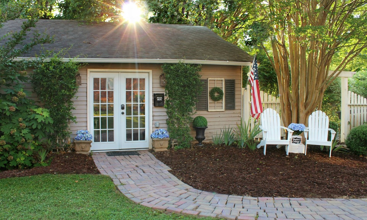 Historic Downtown Franklin Cottage | Bluebird Cottage in the Heart of Historic Downtown Franklin