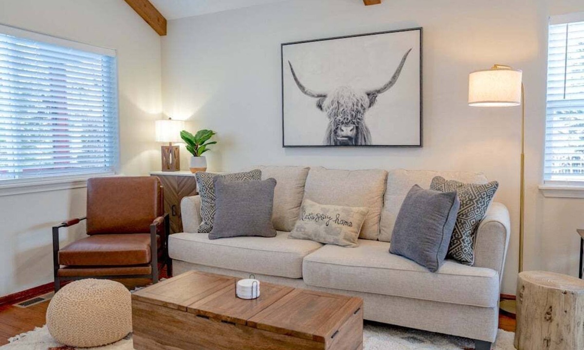 Southern Crossing House | Bluebird Day - Mountain Escape, Cozy a 3-bedroom home in Bend, OR.
