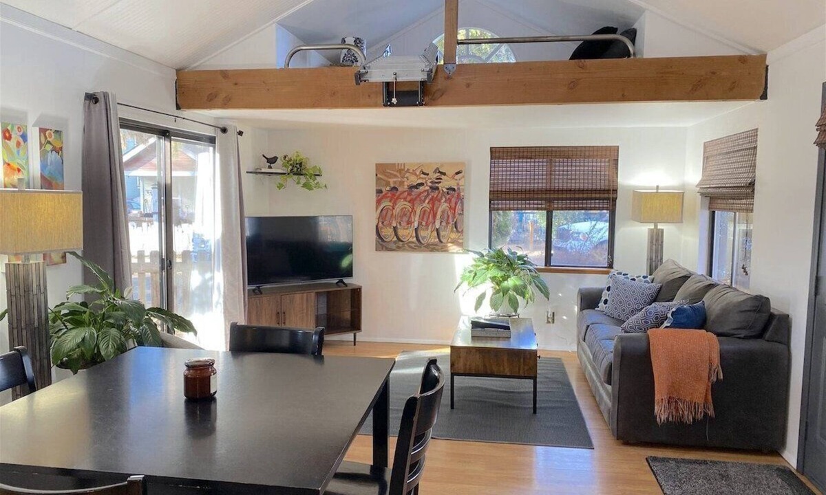 Old Bend House | Bluebird Day - River Gem Bungalow