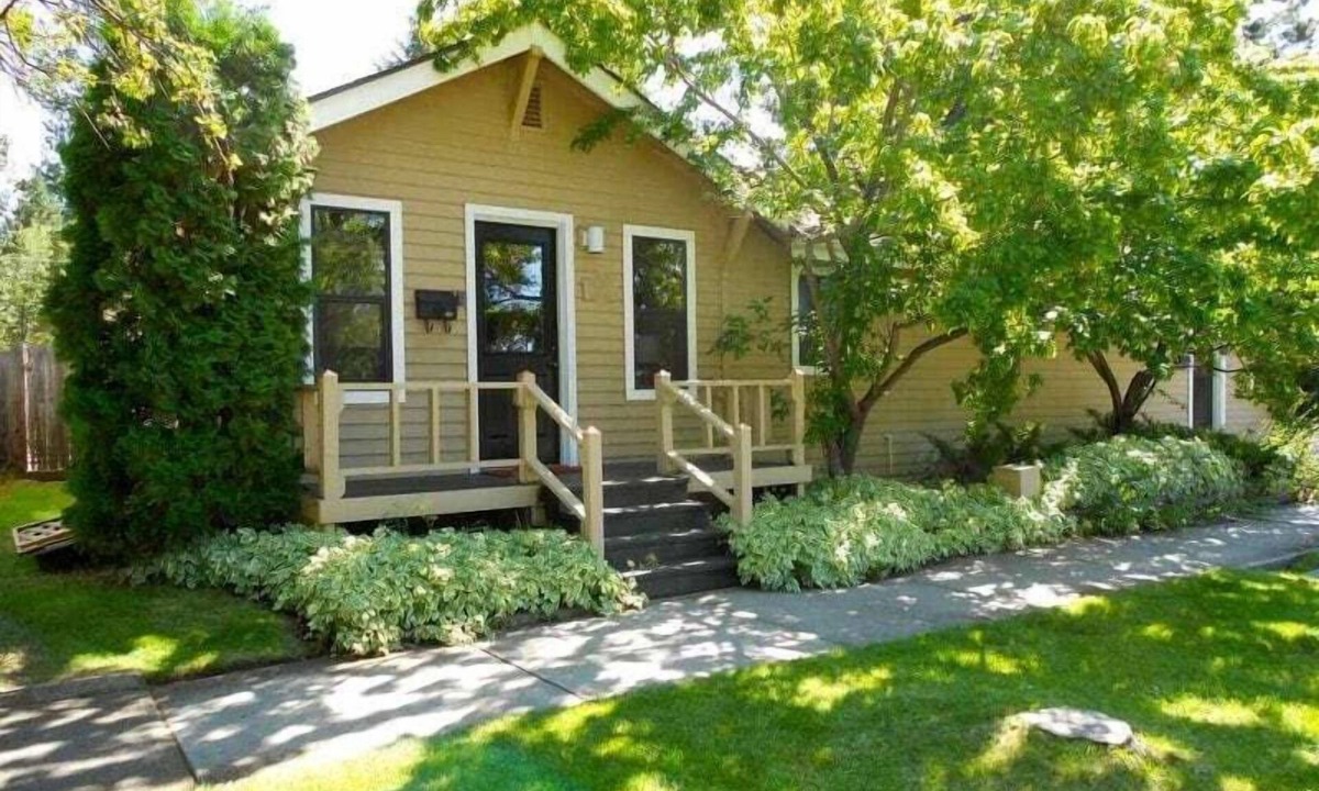 Old Bend House | Bluebird Day - River Otter, Charming 1BR duplex in Old Downtown Bend