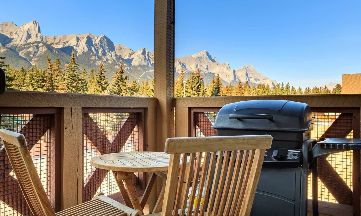 Canmore Condo | Bluebird - Spacious Luxury, Shared Rooftop Hot Tub