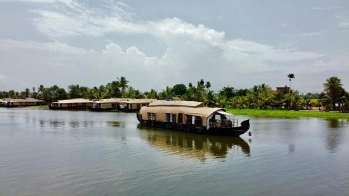 Nedumudy Resort | Bluegreenshouseboats