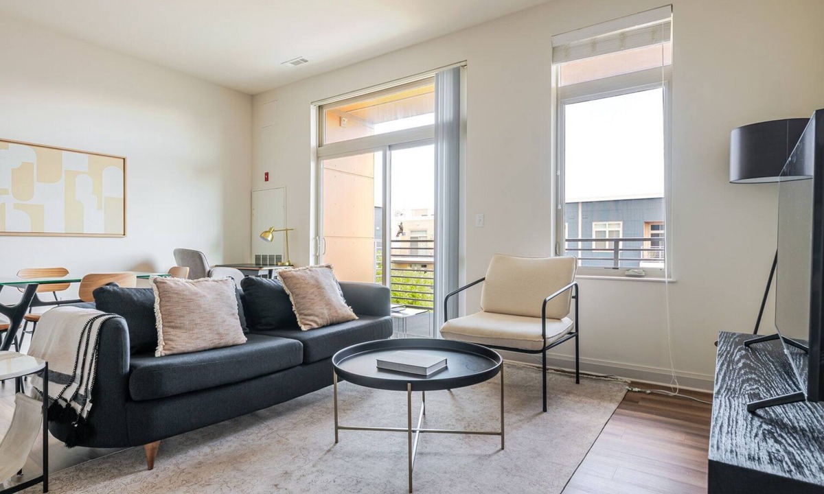 Waltham Apartment | Blueground | Bleachery, pool, nr Charles River