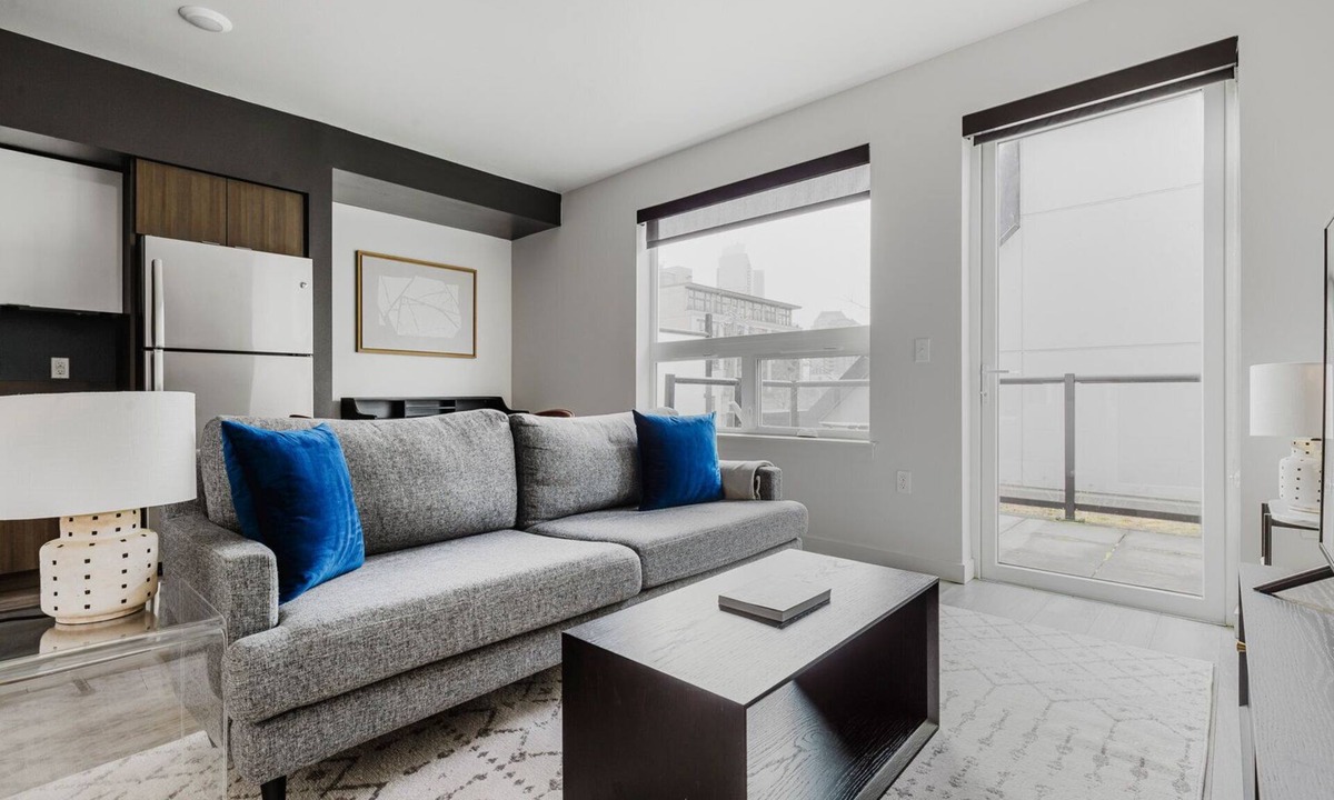 Broadway Apartment | Blueground | Capitol Hill, rooftop & w/d, nr park