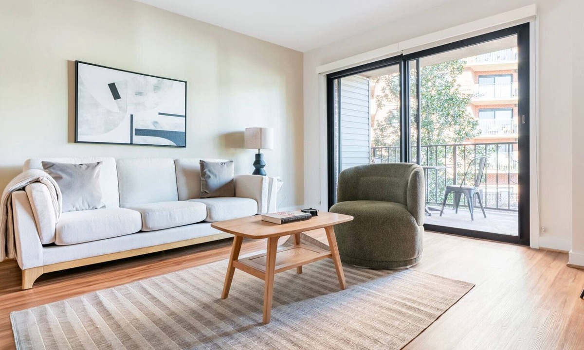 Court House Apartment | Blueground | Clarendon, fitness center, nr Gateway Park