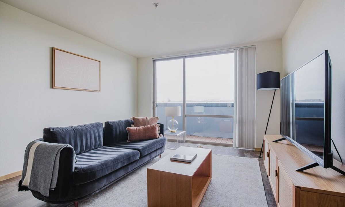 Brighton Apartment | Blueground | Columbia City, AC, w/d, nr parks