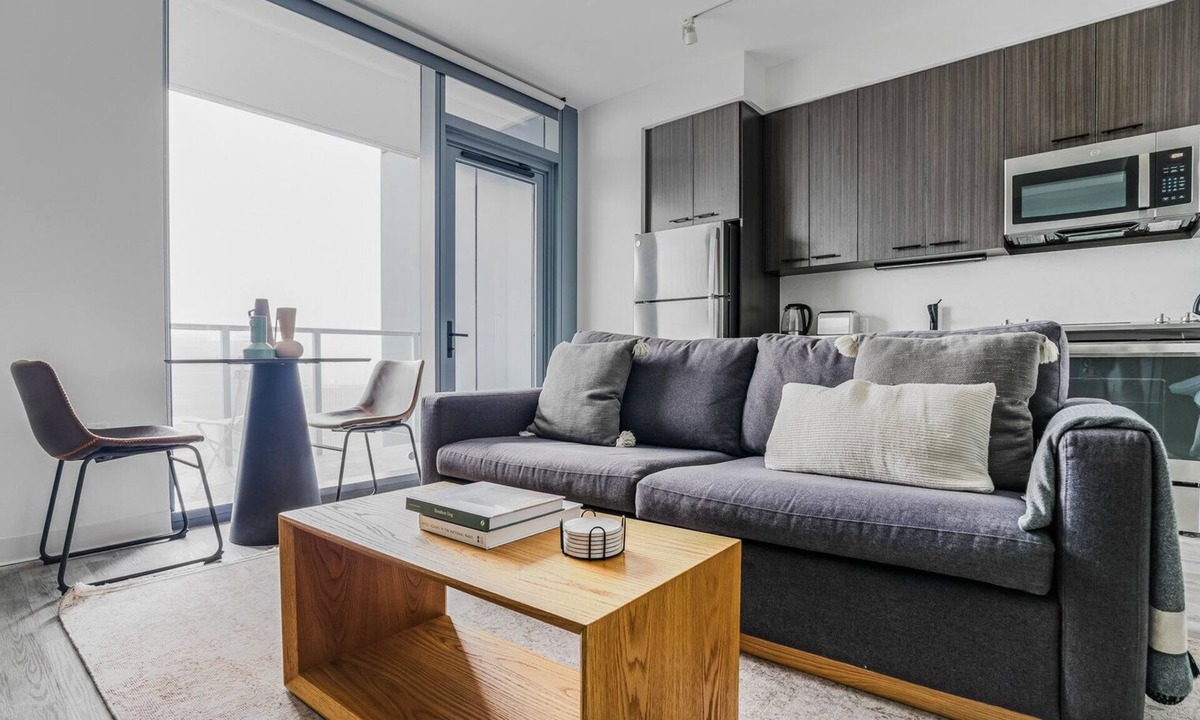 Downtown Austin Apartment | Blueground | Downtown, pool & AC, nr Capitol