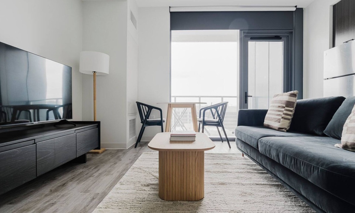 Downtown Austin Apartment | Blueground | Downtown, pool & AC, nr Capitol