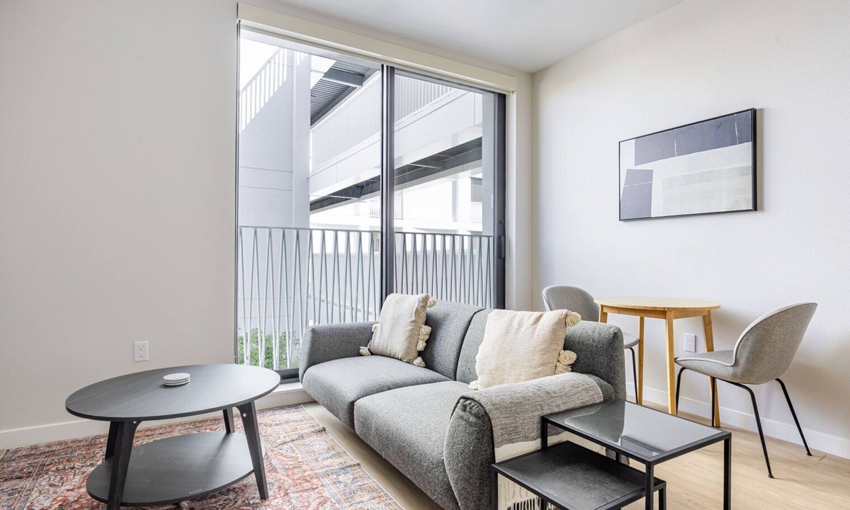 Chinatown Apartment | Blueground | Downtown, elevator, nr parks